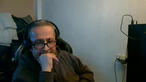 Snapshot of neron401 chatting on April 18, 2:32 pm neron401 online show from April 18, 2:32 pm