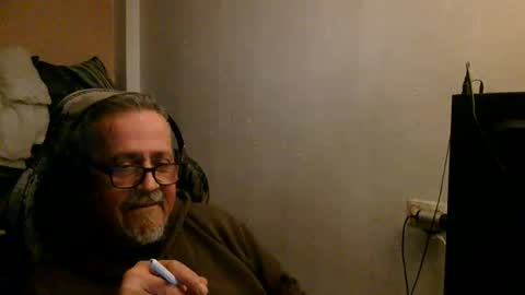 Snapshot of neron401 chatting on April 18, 10:10 pm neron401 online show from April 18, 10:10 pm