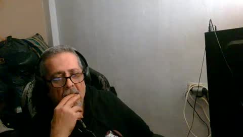 Snapshot of neron401 chatting on April 27, 1:36 am neron401 online show from April 27, 1:36 am