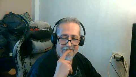 Snapshot of neron401 chatting on May 1, 4:11 pm neron401 online show from May 1, 4:11 pm