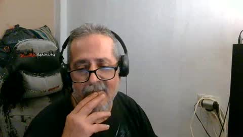 Snapshot of neron401 chatting on May 2, 4:17 am neron401 online show from May 2, 4:17 am