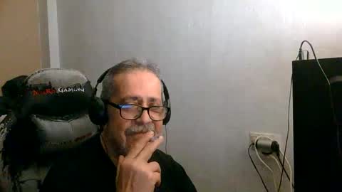 Snapshot of neron401 chatting on May 7, 3:12 am neron401 online show from May 7, 3:12 am