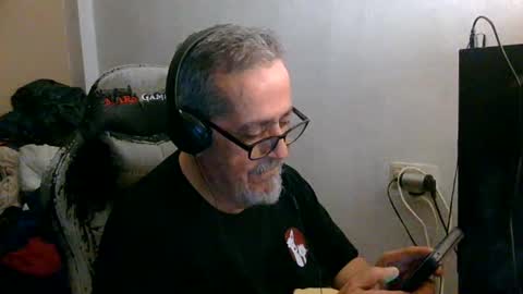 Snapshot of neron401 chatting on May 9, 2:06 am neron401 online show from May 9, 2:06 am