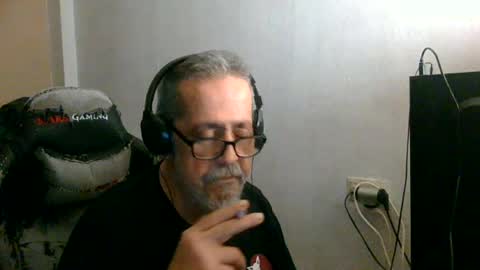 Snapshot of neron401 chatting on May 10, 2:06 am neron401 online show from May 10, 2:06 am