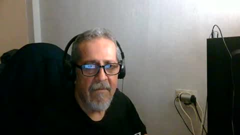 Snapshot of neron401 chatting on May 12, 11:24 pm neron401 online show from May 12, 11:24 pm
