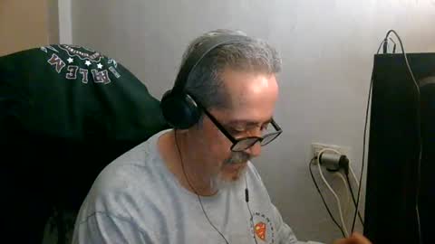 Snapshot of neron401 chatting on May 16, 2:19 am neron401 online show from May 16, 2:19 am
