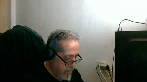 Snapshot of neron401 chatting on May 18, 4:07 am neron401 online show from May 18, 4:07 am