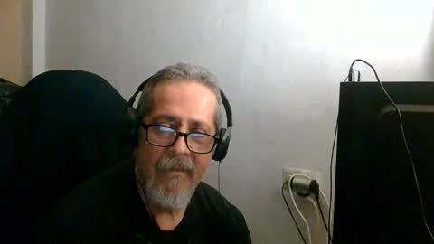 Snapshot of neron401 chatting on May 23, 2:50 am neron401 online show from May 23, 2:50 am