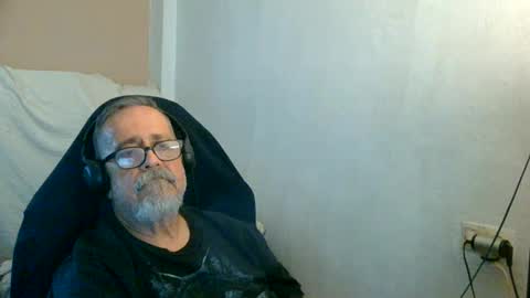 Snapshot of neron401 chatting on June 18, 4:11 pm neron401 online show from June 18, 4:11 pm