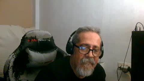 Snapshot of neron401 chatting on July 19, 12:47 am neron401 online show from July 19, 12:47 am