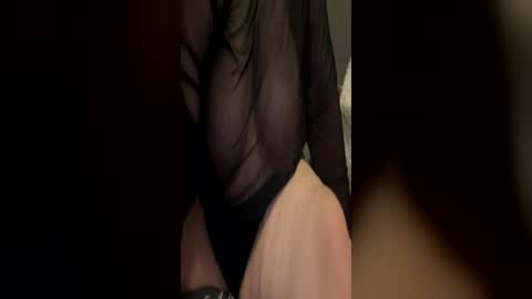 Snapshot of nessa_nicole chatting on June 15, 11:18 pm Nessa Nicole online show from June 15, 11:18 pm