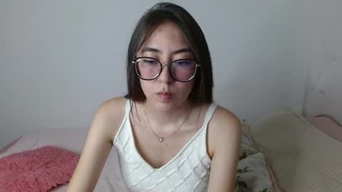 Snapshot of nessaa_ chatting on May 7, 9:53 pm Nessa online show from May 7, 9:53 pm
