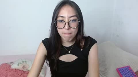 Snapshot of nessaa_ chatting on May 14, 11:00 pm Nessa online show from May 14, 11:00 pm