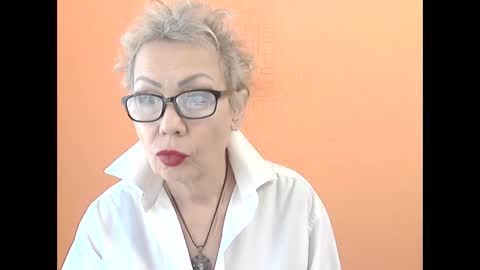 NessyJenixs online show from November 18, 8:30 am