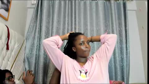 Snapshot of netfux_and_chill chatting on May 26, 7:32 pm netfux_and_chill online show from May 26, 7:32 pm