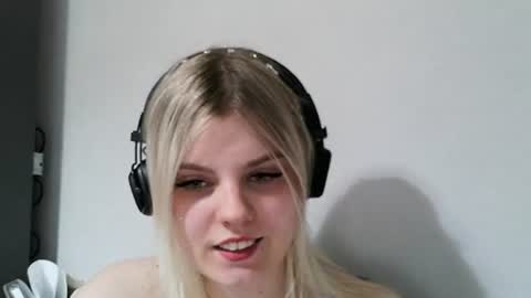 never_enoughh online show from June 25, 5:17 pm