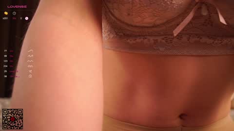 Snapshot of new_boobs chatting on December 16, 5:11 pm Maria 3 online show from December 16, 5:11 pm