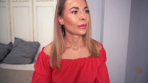 new dee online show from February 26, 9:21 am