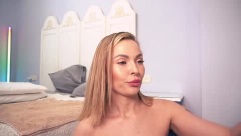 Snapshot of new_dee chatting on March 7, 1:41 pm new dee online show from March 7, 1:41 pm