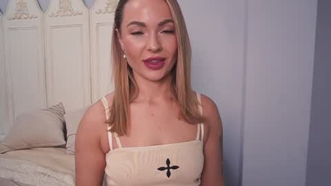 Snapshot of new_dee chatting on March 15, 11:49 am new dee online show from March 15, 11:49 am