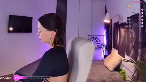 Snapshot of new_meow chatting on October 12, 6:34 am Alice online show from October 12, 6:34 am