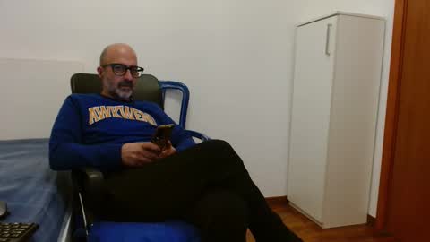 Snapshot of new_simi_74 chatting on October 12, 8:35 am simi online show from October 12, 8:35 am