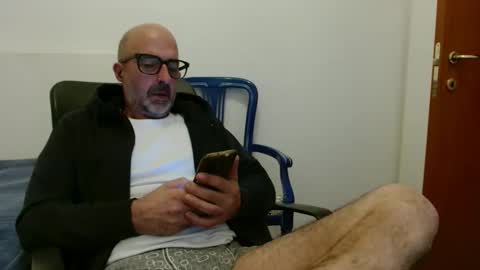 Snapshot of new_simi_74 chatting on October 19, 4:24 am simi online show from October 19, 4:24 am