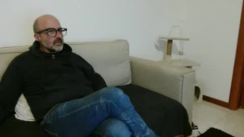 simi online show from December 16, 7:19 pm