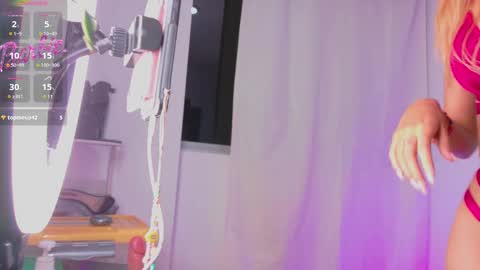 Snapshot of newbarbiedolly chatting on January 7, 11:35 pm ximena online show from January 7, 11:35 pm