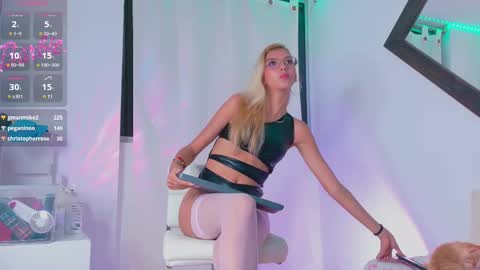 Snapshot of newbarbiedolly chatting on January 13, 3:01 am ximena online show from January 13, 3:01 am