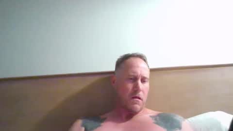 Snapshot of newportman1030 chatting on December 14, 3:07 am amandandhisgirl online show from December 14, 3:07 am