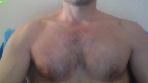 Snapshot of newtyguy90 chatting on February 12, 9:04 am newtyguy90 online show from February 12, 9:04 am