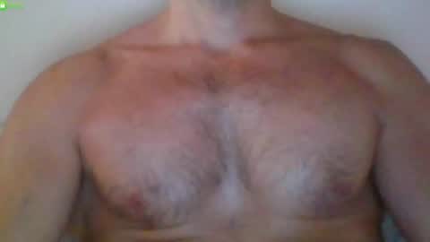 Snapshot of newtyguy90 chatting on June 25, 6:51 am newtyguy90 online show from June 25, 6:51 am