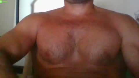 Snapshot of newtyguy90 chatting on July 25, 7:28 am newtyguy90 online show from July 25, 7:28 am