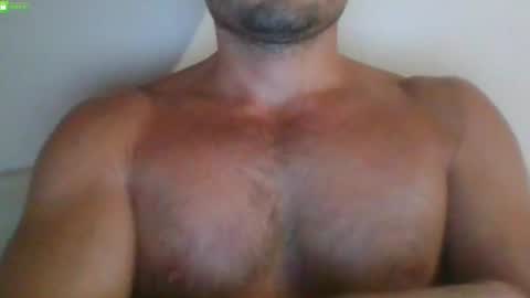 Snapshot of newtyguy90 chatting on July 31, 5:29 am newtyguy90 online show from July 31, 5:29 am