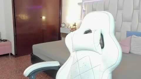 Yeison online show from April 14, 3:23 am