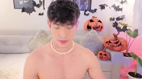 Snapshot of neythan__blaze chatting on November 3, 9:27 pm online show from November 3, 9:27 pm