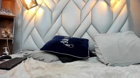 Snapshot of nezukokamado1_ chatting on February 5, 7:53 pm Milena online show from February 5, 7:53 pm