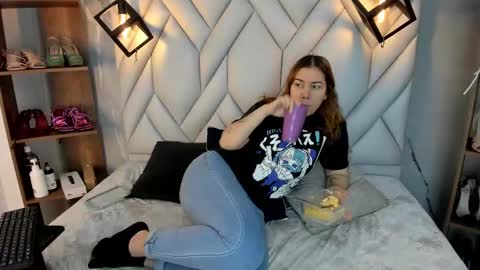 Snapshot of nezukokamado1_ chatting on March 5, 2:01 pm Milena online show from March 5, 2:01 pm