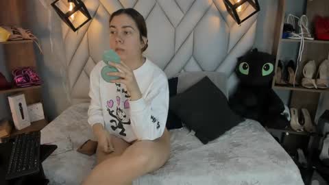 Snapshot of nezukokamado1_ chatting on March 11, 1:34 pm Milena online show from March 11, 1:34 pm