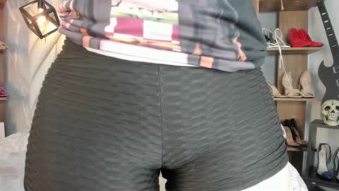 Snapshot of nezukokamado1_ chatting on March 12, 2:56 pm Milena online show from March 12, 2:56 pm