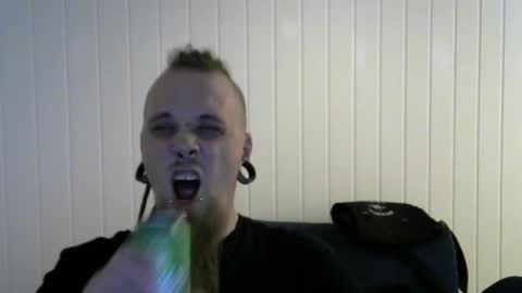 Snapshot of nezvers chatting on January 17, 4:47 pm YouPick online show from January 17, 4:47 pm