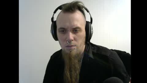 Snapshot of nezvers chatting on February 23, 1:02 am YouPick online show from February 23, 1:02 am