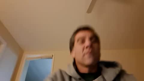 Snapshot of nh241132 chatting on May 5, 5:48 am nh241132 online show from May 5, 5:48 am