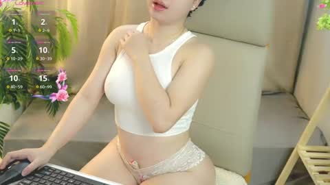 nhatlinhnguyen online show from August 3, 9:04 am