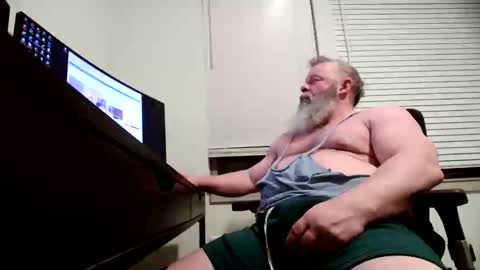 nhmuscledaddy online show from December 4, 3:27 am