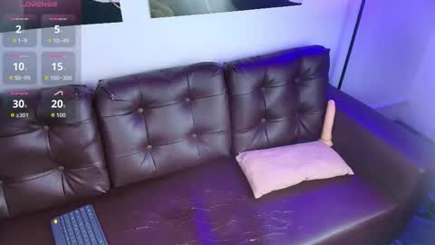 Nia Blum online show from December 2, 3:34 am