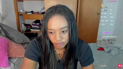 Snapshot of nia_brown_ chatting on May 14, 5:25 am nia brown online show from May 14, 5:25 am