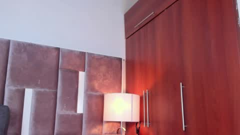 Nia online show from April 7, 1:44 pm