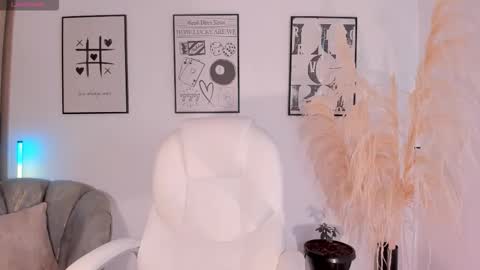 Nia online show from November 10, 12:48 pm